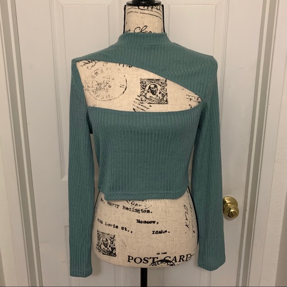 SHEIN Tops - NWOT-Cutout Front Rib-knit Crop size L- 8/10